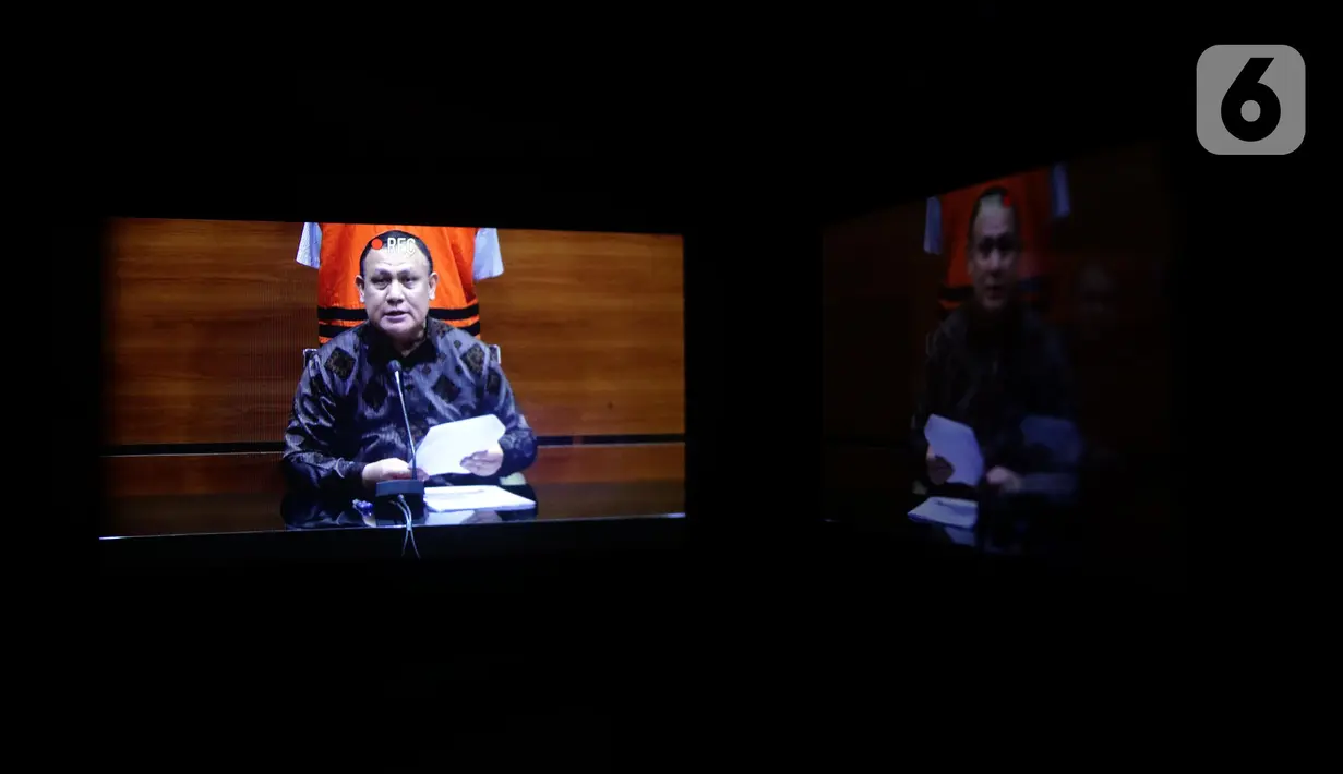 Ketua Komisi Pemberantasan Korupsi (KPK), Firli Bahuri menyampaikan rilis penetapan penahanan Frank Wijaya di Gedung KPK Jakarta, Kamis (27/10/2022). Frank Wijaya, tersangka berupa suap di pengurusan hak guna usaha di lingkungan kantor wilayah badan pertanahan nasional (Kanwil BPN) Riau akan menjalani masa penahanan selama 20 hari. (Liputan6.com/Helmi Fithriansyah)