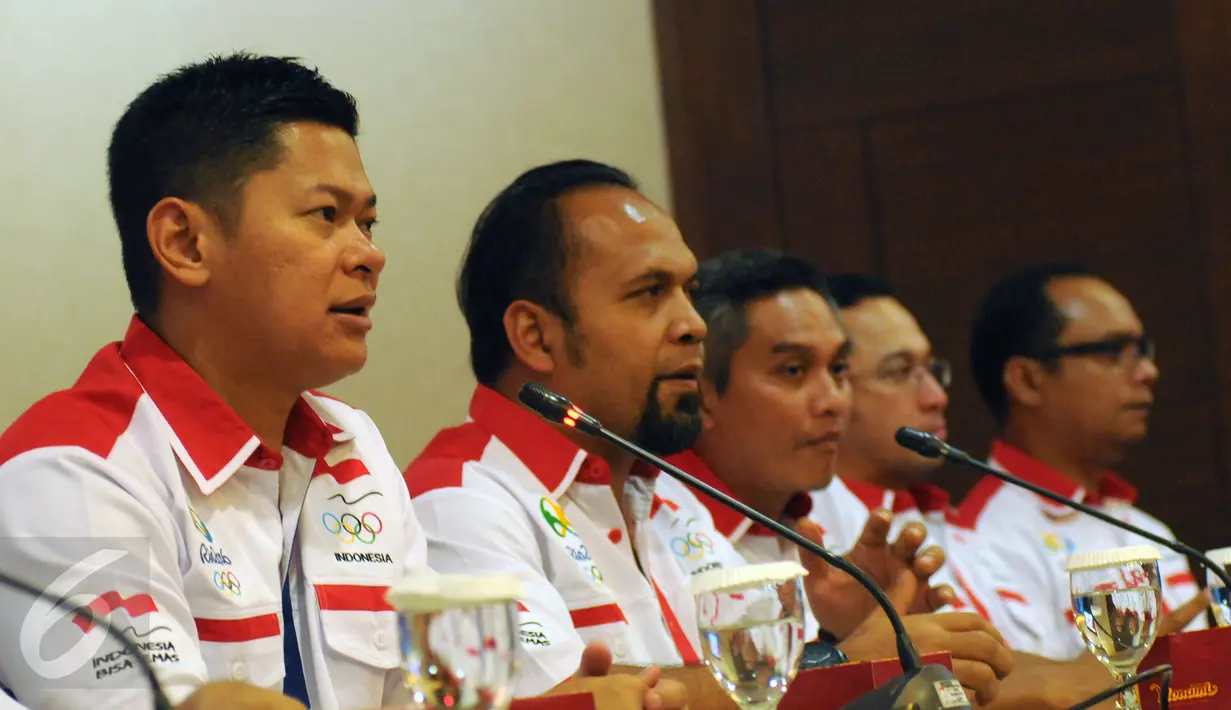 CDM Indonesia untuk Olimpiade 2016, Raja Sapta Oktohari (kiri) memberikan keterangan terkait program dukungan di Jakarta, Kamis (10/3/2016). Raja Sapta mengkampanyekan ”Indonesia Bisa Emas” untuk meningkatkan dukungan. (Liputan6.com/Helmi Fithriansyah)