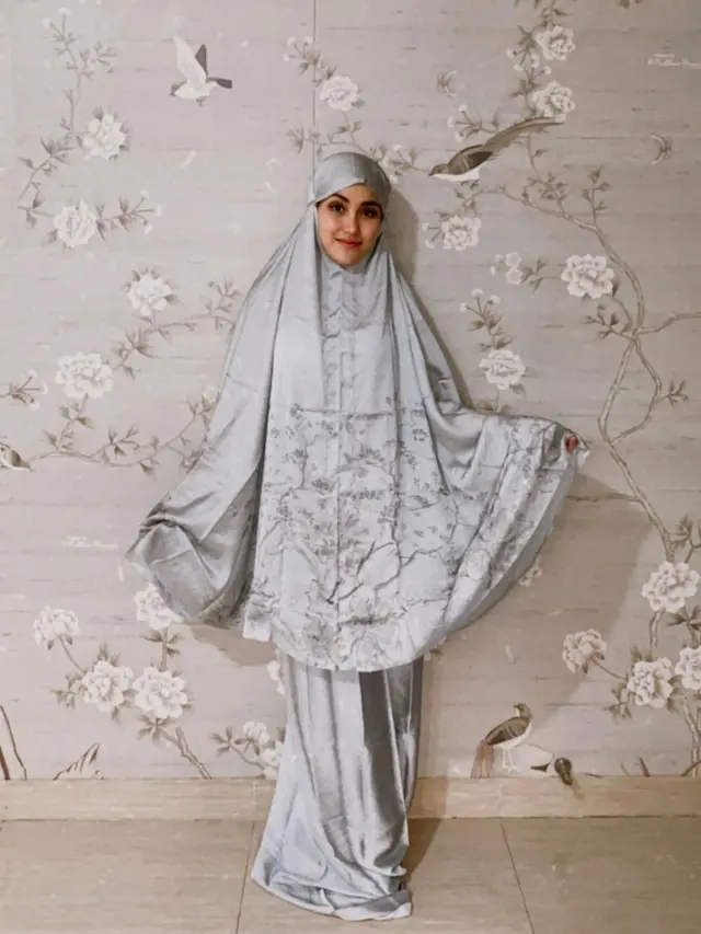 7 Potret Ayu Ting Ting saat Pakai Hijab, Bikin Pangling Netizen