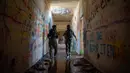 Para tentara Israel terlihat di Dataran Tinggi Golan yang diduduki Israel pada 18 November 2020. Militer Israel mengatakan pada Rabu (18/11) bahwa pihaknya melancarkan sejumlah serangan udara terhadap tentara Suriah dan pasukan Iran di Suriah.(Xinhua/JINI/Gil Eliyahu)