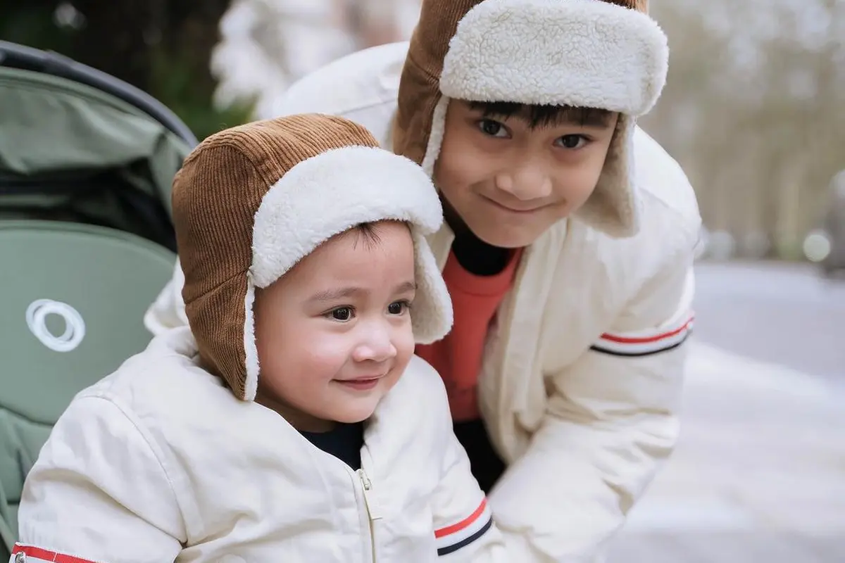 Rafathar dan Rayyanza. [Foto: Instagram/raffinagita1717]
