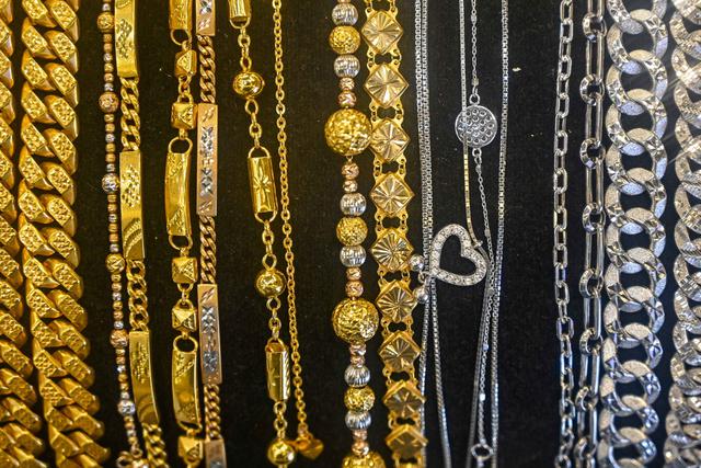 Fluktuasi Harga Emas Perhiasan