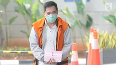 Pengacara Alfin Suherman tiba untuk menjalani pemeriksaan di Gedung KPK, Jakarta, Senin (29/7/2019). Alfin Suherman diperiksa sebagai tersangka pemberi dugaan suap ke Asisten Tindak Pidana Umum Kejaksaan Tinggi DKI Agus Winoto terkait penanganan perkara di PN Jakarta Barat. (merdeka.com/Dwi Narwoko)