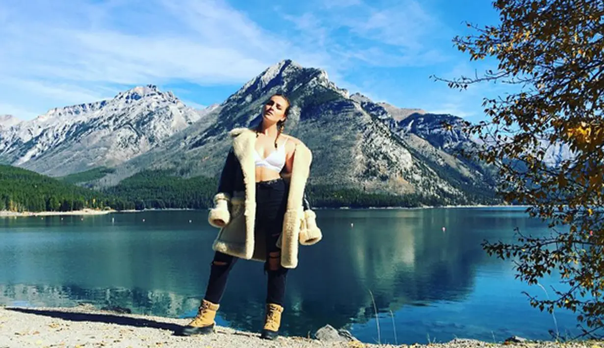 Perrie menuliskan, “Empat tahun menjalin hubungan, dua tahun bertunangan diakhiri dengan sebuah pesan singkat. Hanya itu. Meskipun karirku baik-baik saja, namun cukup sulit untukku. Aku bahagia, tetapi aku terluka di dalam”. (Instagram/perieeele)