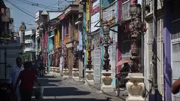 Jalan Panggung dulu dikenal sebagai kawasan tak terawat selama puluhan tahun. Apalagi warga suka membuka pasar ikan di jalan tersebut, sehingga menambah kumuh, becek, dan macet di kawasan tersebut. (Liputan6.com/IG/@surabayasparkling)