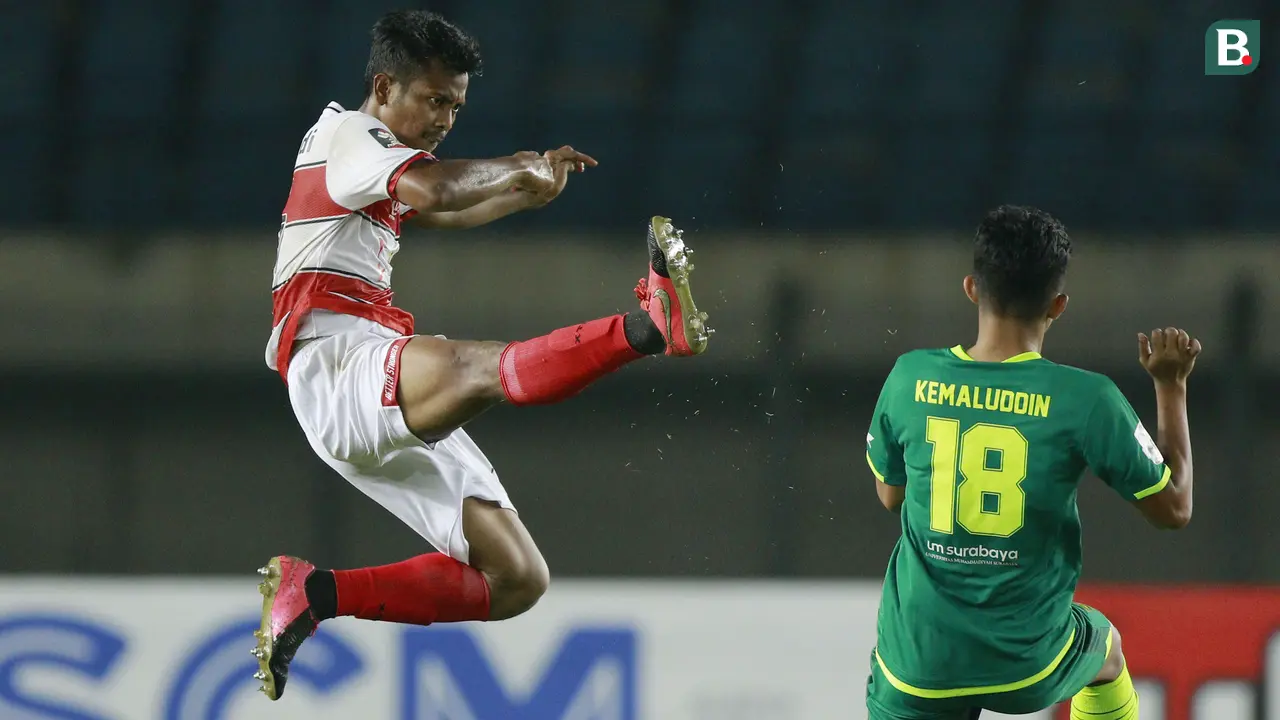 FOTO: Aksi Keren Duel di Udara dalam Babak Penyisihan Piala Menpora 2021