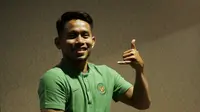 Pemain Timnas Indonesia, Andik Vermansah, saat ditemui di Hotel Grand Zuri, Jawa Barat, Minggu (4/11). Pemusatan latihan Timnas ini merupakan persiapan jelang Piala AFF 2018. (Bola.com/M Iqbal Ichsan)