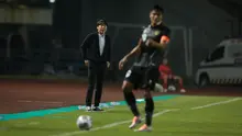 Pelatih kepala Timnas Indonesia, Shin Tae-yong saat laga uji coba FIFA Matchday antara Timnas Indonesia menghadapi Curacao di Stadion Gelora Bandung Lautan Api (GBLA), Bandung, Jawa Barat, Sabtu (24/9/2022) malam WIB. (Bola.com/Bagaskara Lazuardi)