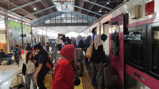 KAI Daop 8 kembali menambah perjalanan kereta api dari Stasiun Surabaya Pasarturi menuju Jakarta. (Foto: KAI)