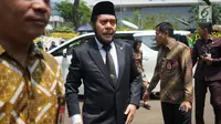 Ketua MK Anwar Usman tiba di rumah duka Presiden ke-3 RI BJ Habibie di kawasan Kuningan, Jakarta, Kamis (12/9/2019). Sejumlah tokoh nasional terus berdatangan ke rumah duka atas meninggalnya BJ Habibie. (Liputan6.com/Immanuel Antonius)