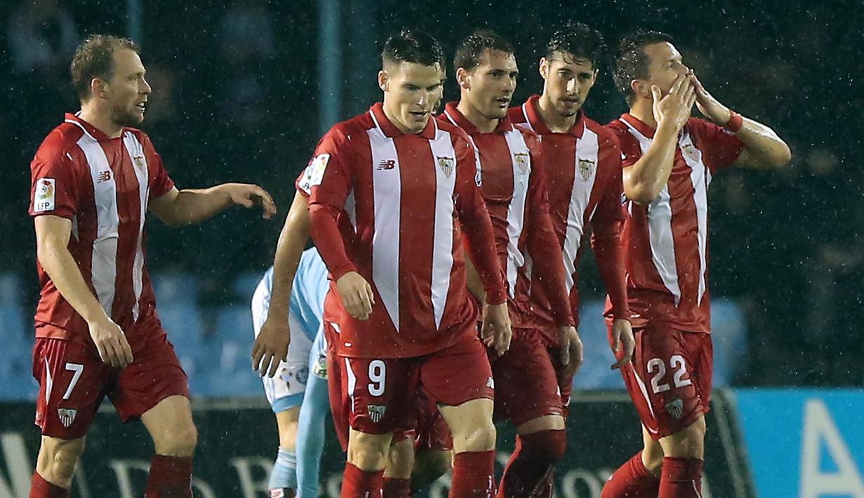 Pemain Sevilla merayakan gol ke gawang Celta Vigo dalam leg kedua semifinal Copa del rey di Stadion Balaidos, Vigo, Spanyol, Jumat (12/2/2016) dinihari WIB. (AFP/Cesar Manso)