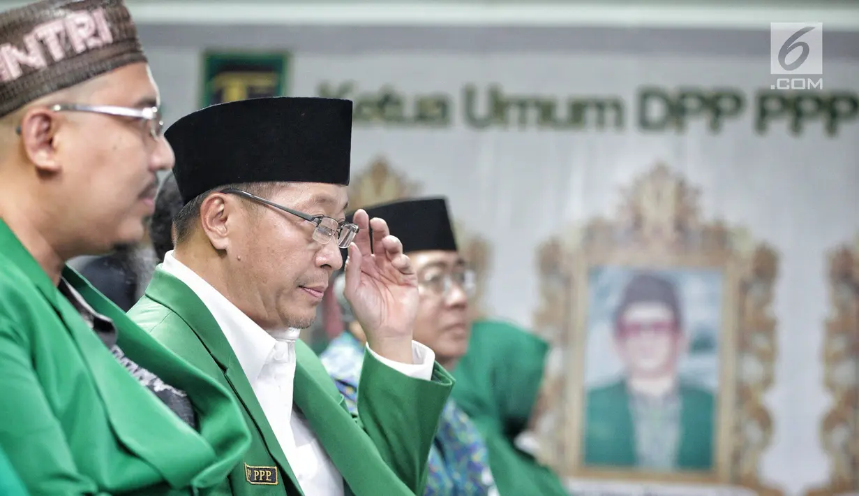 Ketua Umum PPP versi Muktamar Jakarta, Humphrey Djemat dalam jumpa pers di kantornya, Rabu (6/2). Humphrey Djemat mengaku sudah menyiapkan pengacara untuk menghadapi laporan PPP kubu Romahurmuziy. (Liputan6.com/Faizal Fanani)