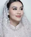 Dalam momen pengajian jelang menikah, Aaliyah Massaid mempercayakan riasannya pada Makeup Artist, Leo Afandi. [@leofandi_]