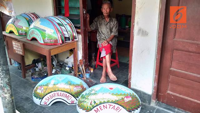 Kisah Mbah Tjipto Pelukis Selebor Becak Sejak 1950, Kini Tinggal di Kos 3 x 3 Meter
