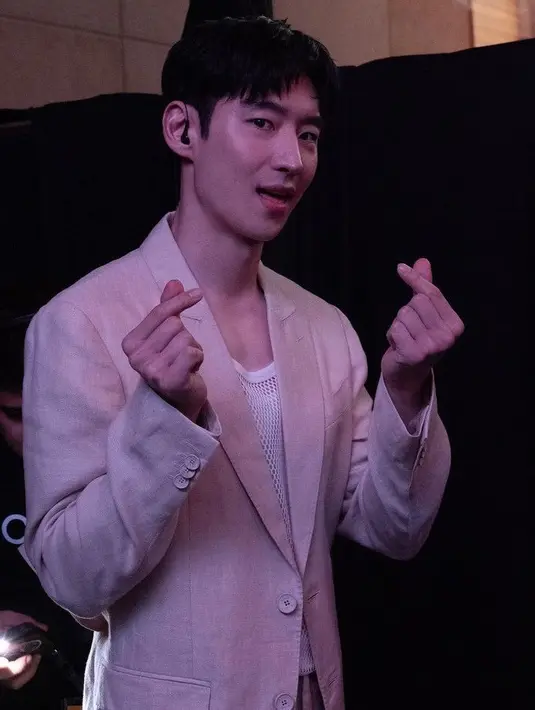 Potret Lee Je Hoon fan meeting di Indonesia. (Instagram/ leejehoon_official)