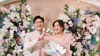 Prosesi lamaran Qausar Harta Yudana dan Masayu Clara (Foto: Instagram/@masayuclara/@alurafotografi)
