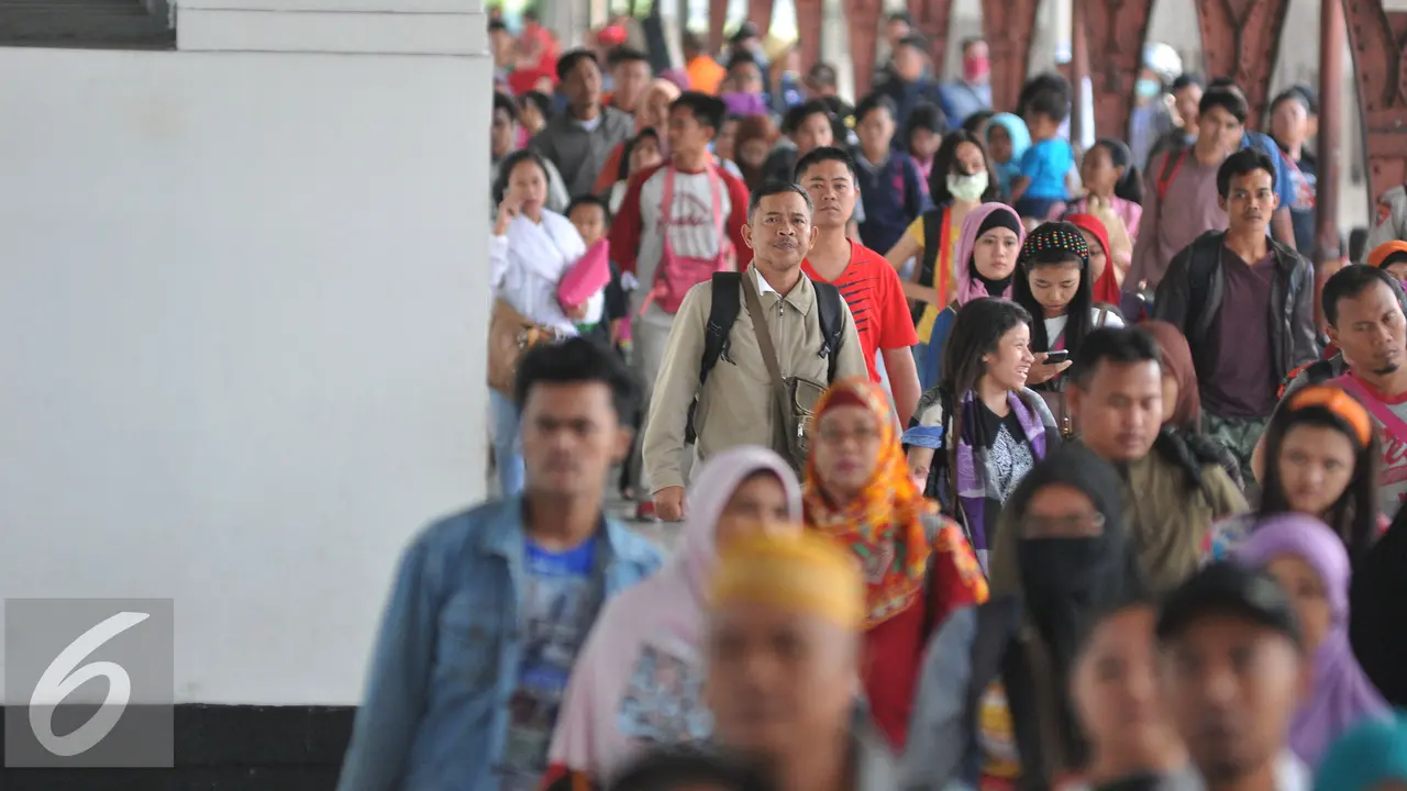 20150720-Arus-Mudik-Lebaran-Jakarta-Stasiun-Senen5