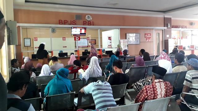 Ilustrasi – Ruang tunggu pasien BPJS PBI di RSUD Margono Sukarjo, Purwokerto. (Foto: Liputan6.com/Muhamad Ridlo)