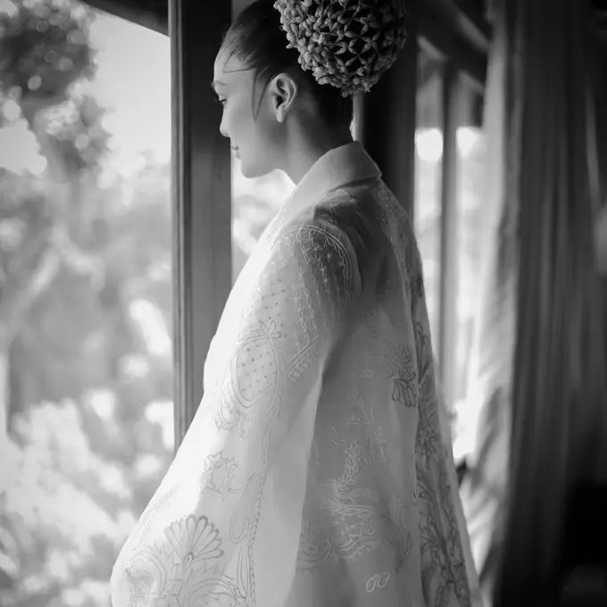 Model Bridal Robe Luna Maya/Instagram @hiantjen