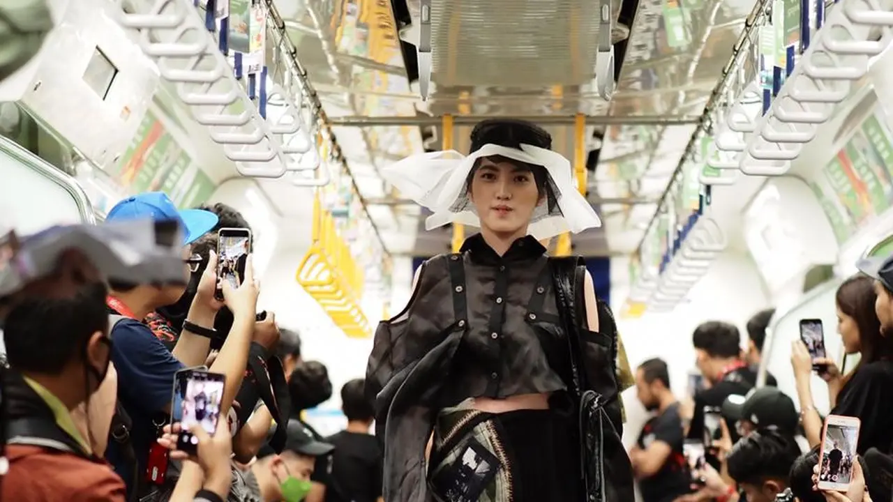 Fashion Rocks 2020 Tampilkan Koleksi 3 Desainer Muda di MRT Jakarta