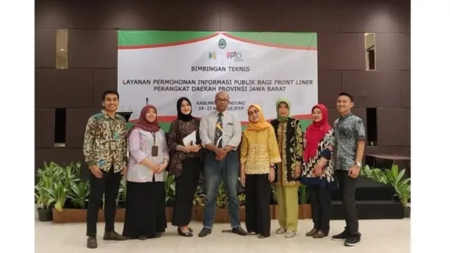 Bukan Seleb TikTok, Ini 6 Potret Santyka Fauziah Kekasih Sule saat Kerja Kantoran