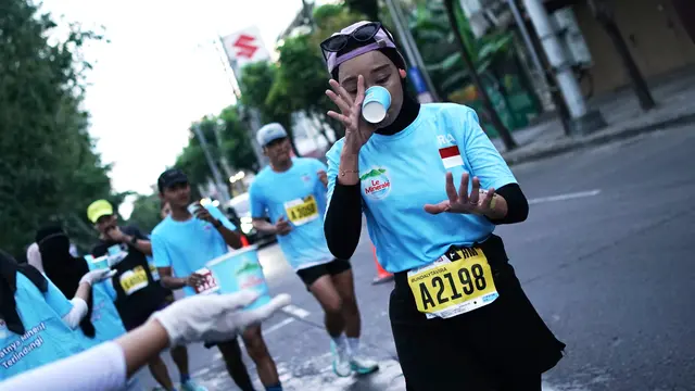Taklukkan Cuaca Panas Surabaya, Le Minerale Hadirkan 18 Titik Water Station Surabaya Marathon