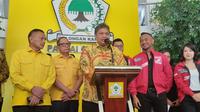 Ketua Umum (Ketum) Partai Golkar Airlangga Hartarto menerima kunjungan pengurus DPP Partai Solidaritas Indonesia (PSI) di Kantor DPP Partai Golkar, Jalan Anggrek Nelly Murni, Slipi, Jakarta Barat, Rabu (12/4/2023).(Foto:Liputan6/Winda Nelfira)&nbsp;