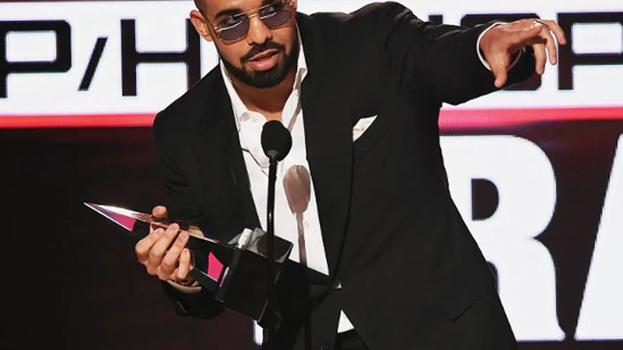 [Bintang] Drake dan Nicky Minaj
