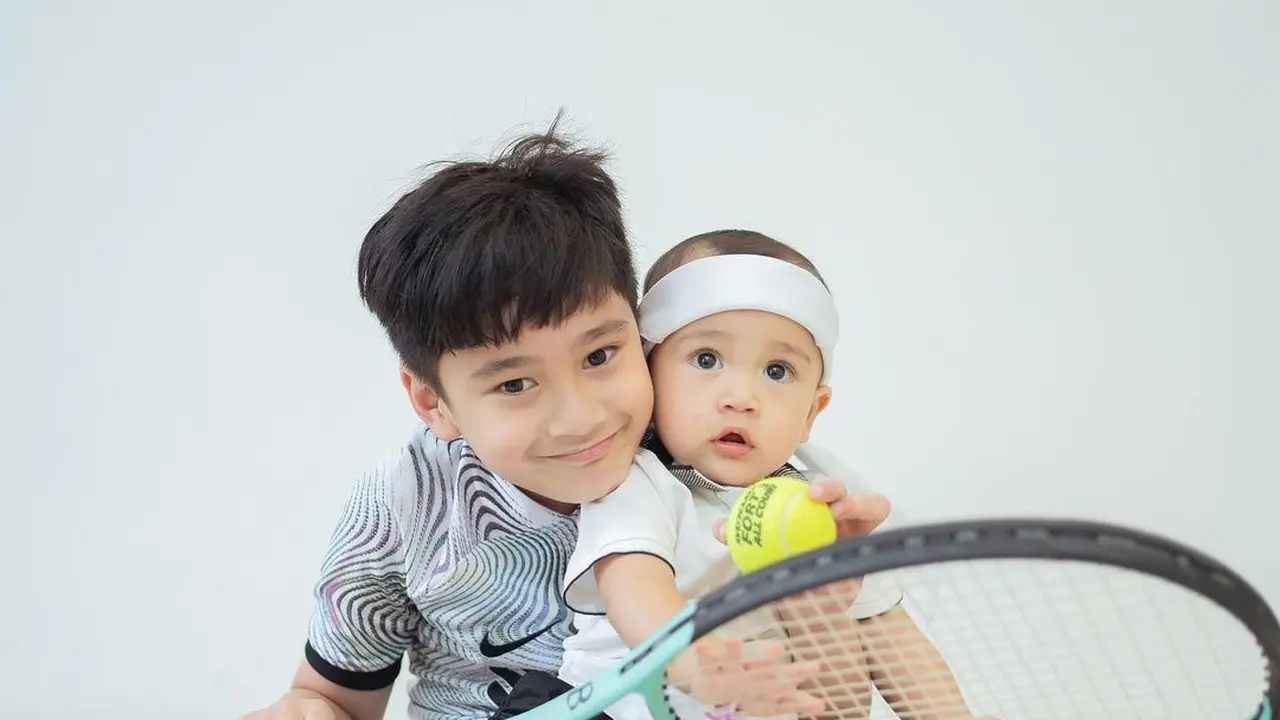 6 Potret Rayyanza 'Cipung' Tampil Sporty, Terbaru Bak Pemain Tenis