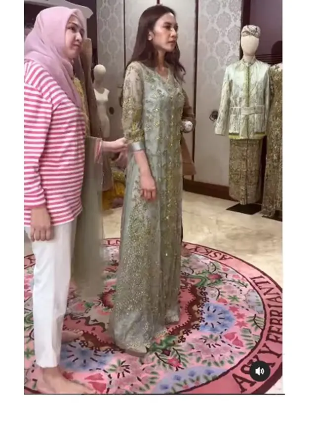 8 Potret Detail Baju Pengajian Mahalini Jelang Pernikahan dengan Rizky Febian
