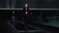 Show Armani di Milan Fashion Week 2020. (Screeshoot Youtube Armani/https://www.youtube.com/watch?v=ibmzh5WGLI0/Dinny Mutiah)