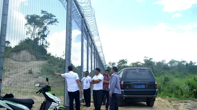Pagar Lapas Karanganyar, Nusakambangan di area seluas 25 hektar di awal pembangunan . (Foto: Liputan6.com/Muhamad Ridlo)