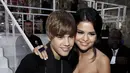 Pada tahun 2010, ini saat Justin Bieber berpacaran dengan Selena Gomez. (Rex/Shutterstock/HollywoodLife)