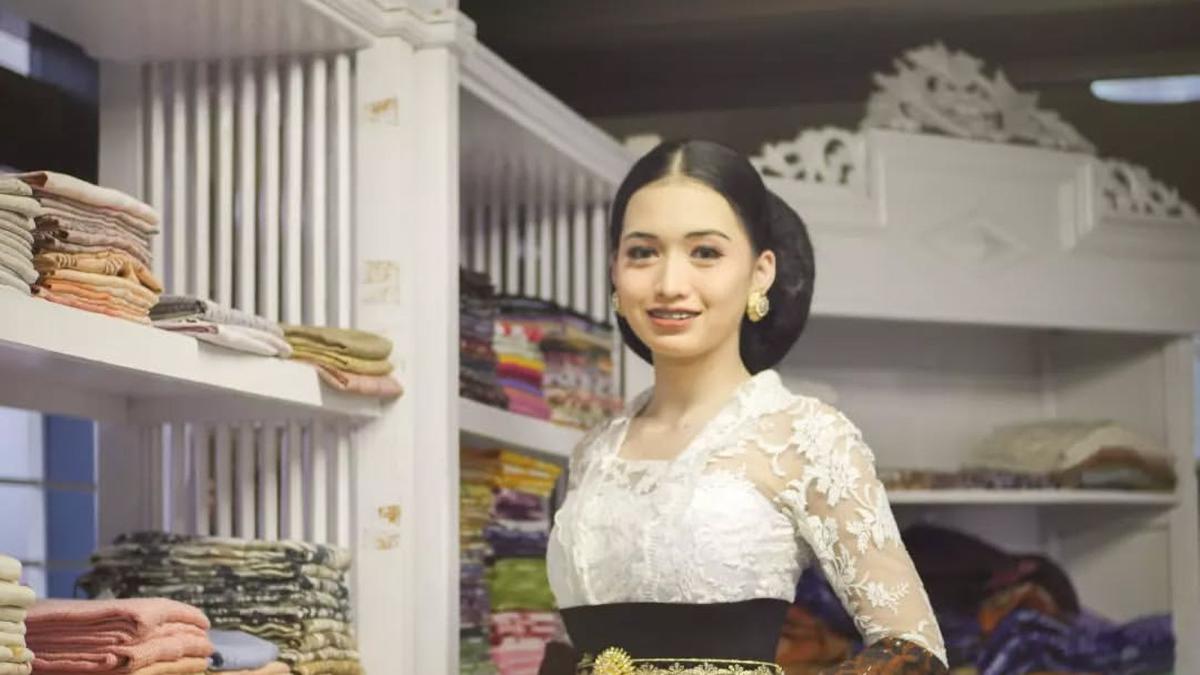 Hasan Batik Bandung: Kisah Pionir Batik Kontemporer dari Homedecor hingga Fashion