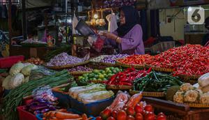 Karena, biasanya jelang hari besar keagamaan terjadi lonjakan permintaan bahan pokok yang diikuti dengan kenaikan harga. (Liputan6.com/Angga Yuniar)