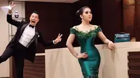 Syahrini Tanyakan Kejantanan Daniel Mananta dan Deddy Corbuzier