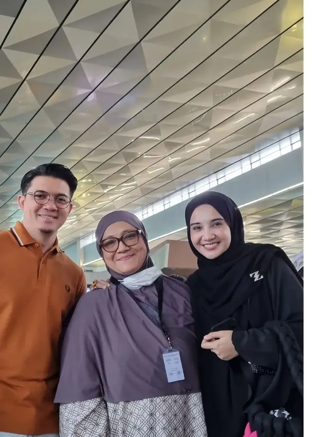 7 Potret Fenny Bauty yang Buka Resto Nasi Padang di Belanda, Habis Dalam 2 Jam