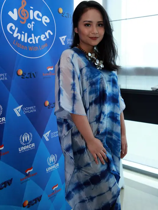 'Memang tak signifikan tapi banyak anak-anak yang membutuhkan. Banyak anak-anak yang beli buku tulis aja nggak mampu,' ujar Gita. (Deki Prayoga/Bintang.com)