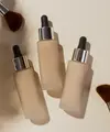Selain shade, formula foundation tahan lama juga perlu diperhatikan agar makeup tetap nyaman digunakan sepanjang hari. (Foto/Dok: Magnific)