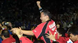 Selama 19 tahun Indonesia harus bersabar menanti piala yang menjadi lambang kebanggan kejuaraan beregu putra itu kembali ke pelukan. (AFP/Goh Chai Hin)