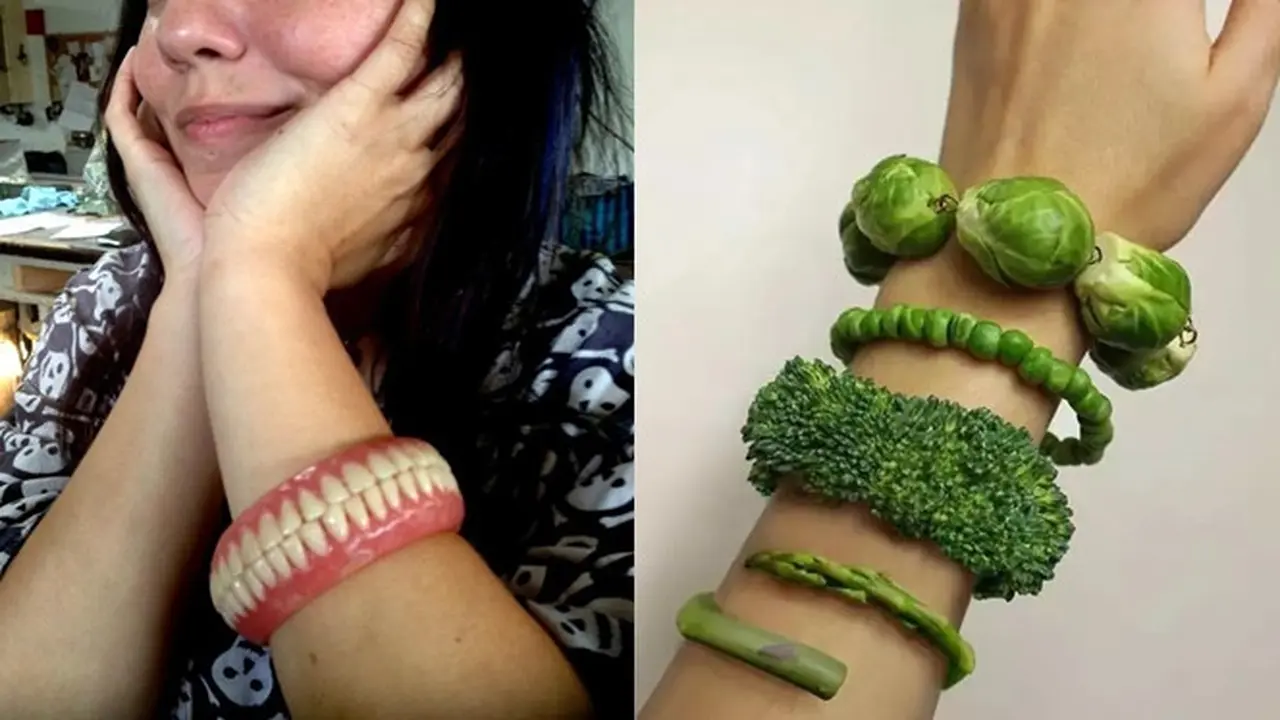 6 Gelang yang Dipakai Cewek Ini Absurd, Bentuknya Bikin Geleng Kepala