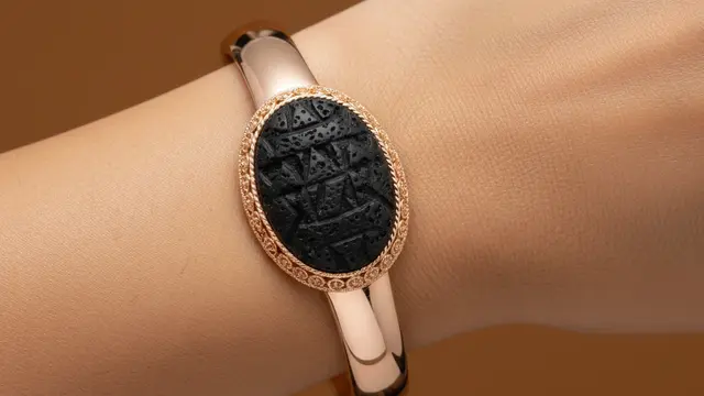 Model Gelang Emas Klasik untuk Ibu 40 Tahun Pilihan Terbaik. Gemini