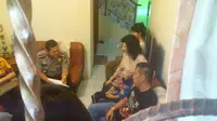 Diduga Disekap 5 Hari, Bocah J Dijemput di Rumahnya