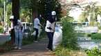 ISS Indonesia bersama Komunitas Soka Gakkai Indonesia  membersihkan sampah di kemayoran Jakarta, Sabtu (15/9) . Aksi tersebut untuk memperingati World Cleanup Day dan mengajak masyarakat untuk menjaga kebersihan lingkungan.(Liputan6.com/HO/Jov)