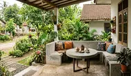 8 Ide Membuat Sudut Santai di Teras Rumah dengan Meja Semen dan Tanaman Rindang