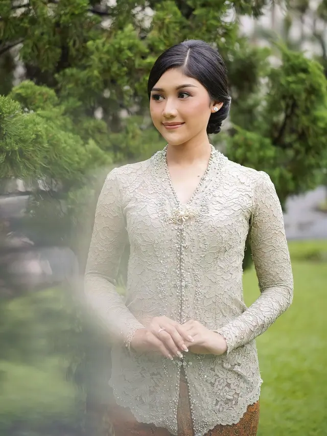 Inspirasi Kebaya Erina Gudino
