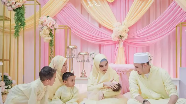 [Fimela] Kartika Putri dan Buah Hati