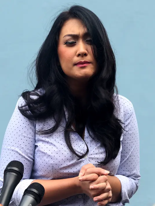 "Tapi anakku sesuai apa yang dia mau aja, nggak harus seperti Joey. Mikha anaknya sangat ramah, dia punya karakter pemimpin," ujar istri Zack Lee ditempat yang sama. (Andy Masela/Bintang.com)