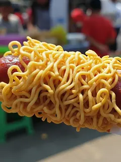 Cara Membuat Mie Gulung Sosis Crispy (Image by Gemini AI)