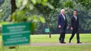 Presiden Joko Widodo (kanan) berjalan bersama Presiden Republik Federal Jerman Frank-Walter Steinmeier (kanan) di Istana Bogor, Jawa Barat, Kamis (16/6/2022). Kunjungan kenegaraan Presiden Republik Federal Jerman tersebut berlangsung dalam rangka peringatan 70 tahun hubungan diplomatik Indonesia Jerman yang terbentuk sejak 1952. (Foto: Lalily Rachev - Biro Pers Setpres)